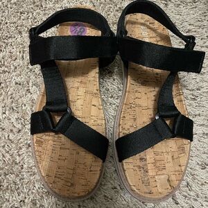 Comfortable black sandals